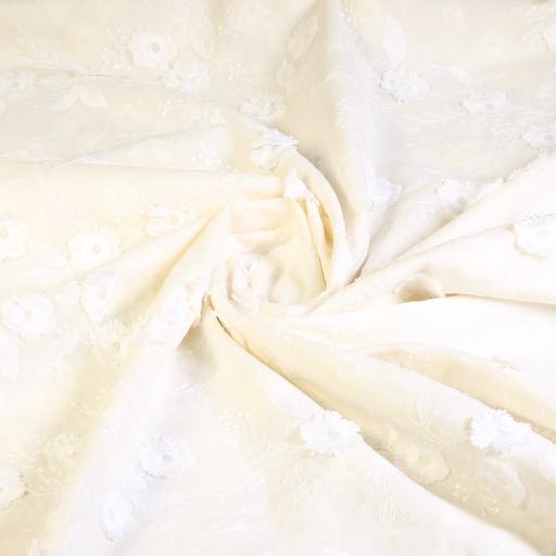 Catchy broderie bloem fabric ecru